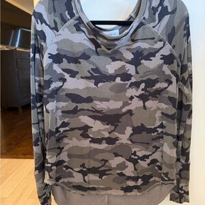 Evereve Camouflage Long Sleeve Tee - Green and Gray